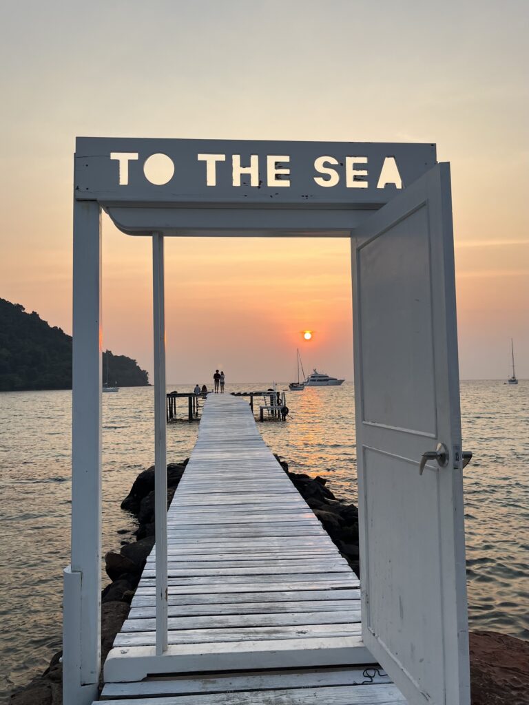 To the sea door